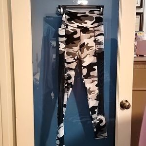 Black and white camo Infinite high-rise athletic leggings
